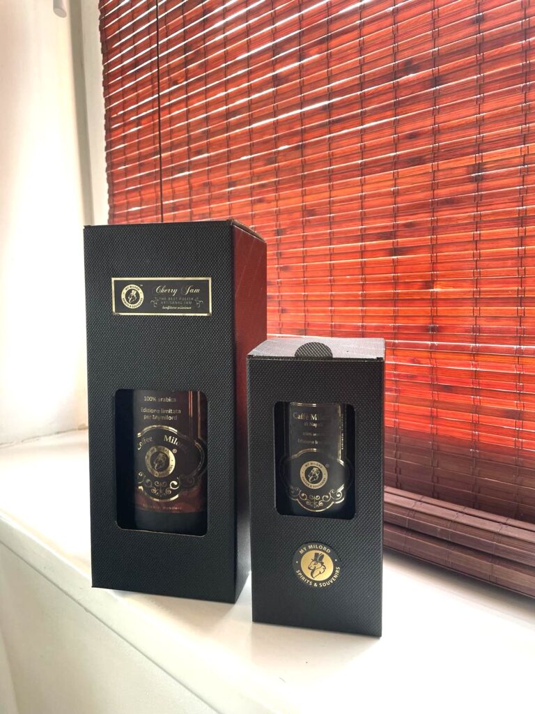 kawa własne logo na niej